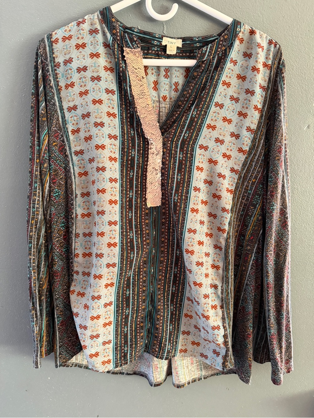 Tiny brand "Devas" popover blouse,